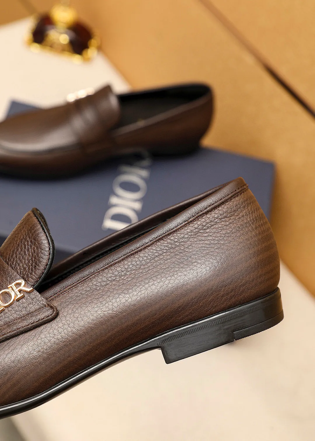 Men's shoes 💰442 💐 Product trademark: Dior "Dior" casual leather shoes Regular size: 38-44 (45🉑️customized) Product materials: Selected first-layer pebbled cowhide leather upper imported from Italy, imported water-dyed 🐂 cowhide lining. Strong three-dimensional visual effect, rubber outsole Color: 1⃣️color optional